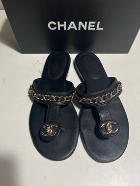 CHANEL Black Leather Chain-Trim Thong Sandals with Gold CC
